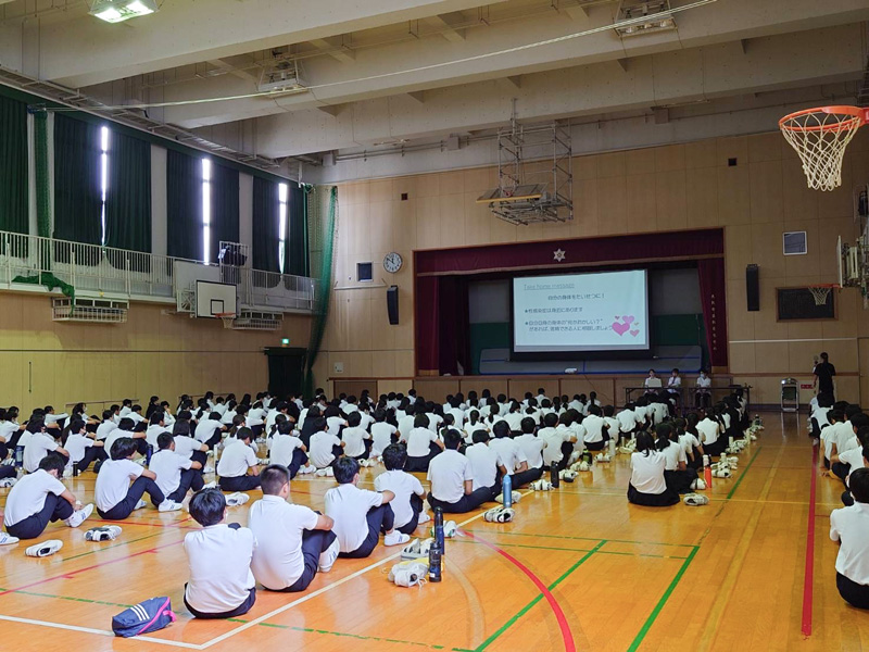 梅香中学校講話の様子
